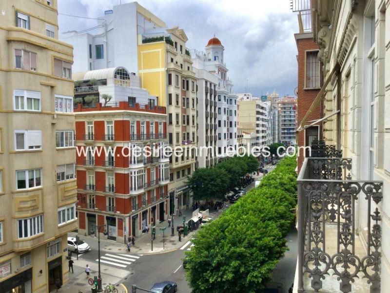 For sale of penthouse in Valencia