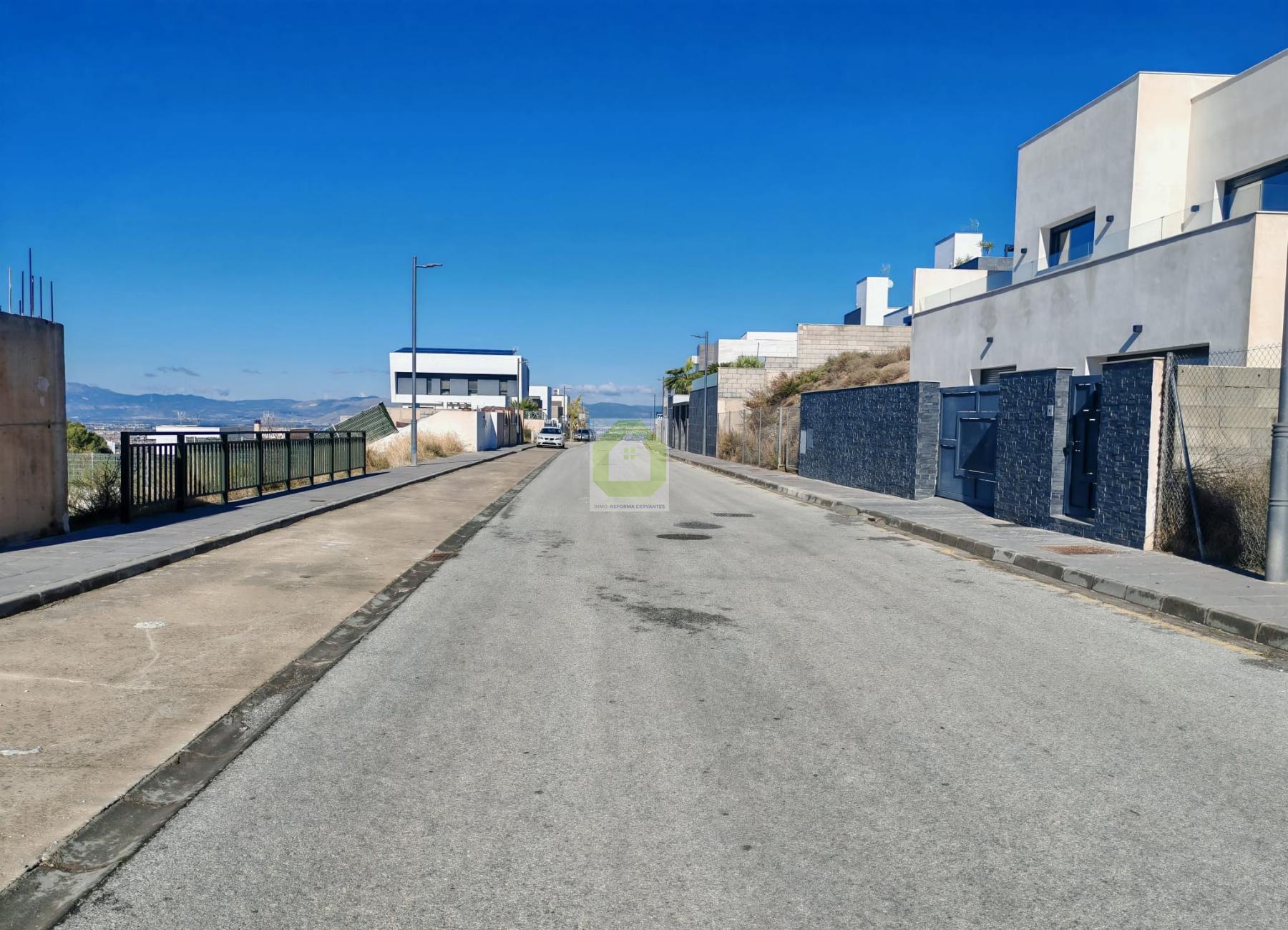 Venta de terreno en La Zubia