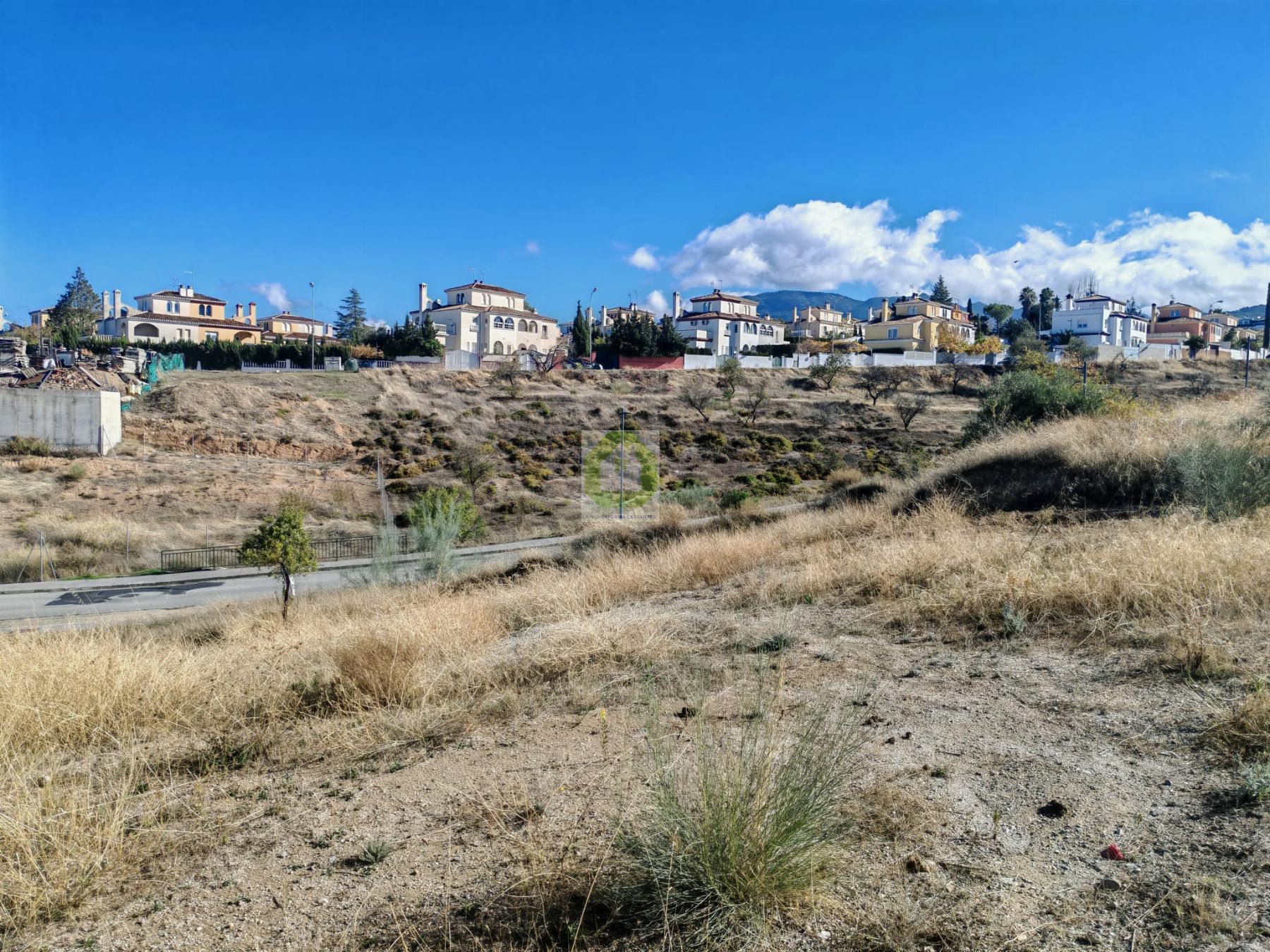 Venta de terreno en La Zubia