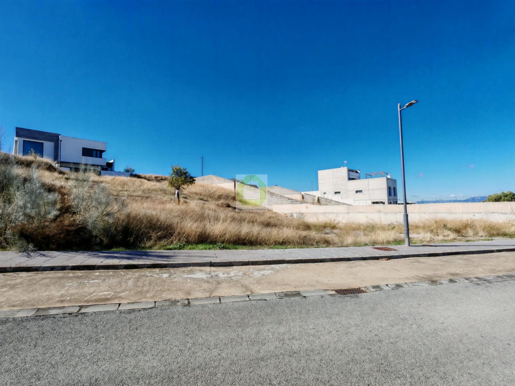 Venta de terreno en La Zubia