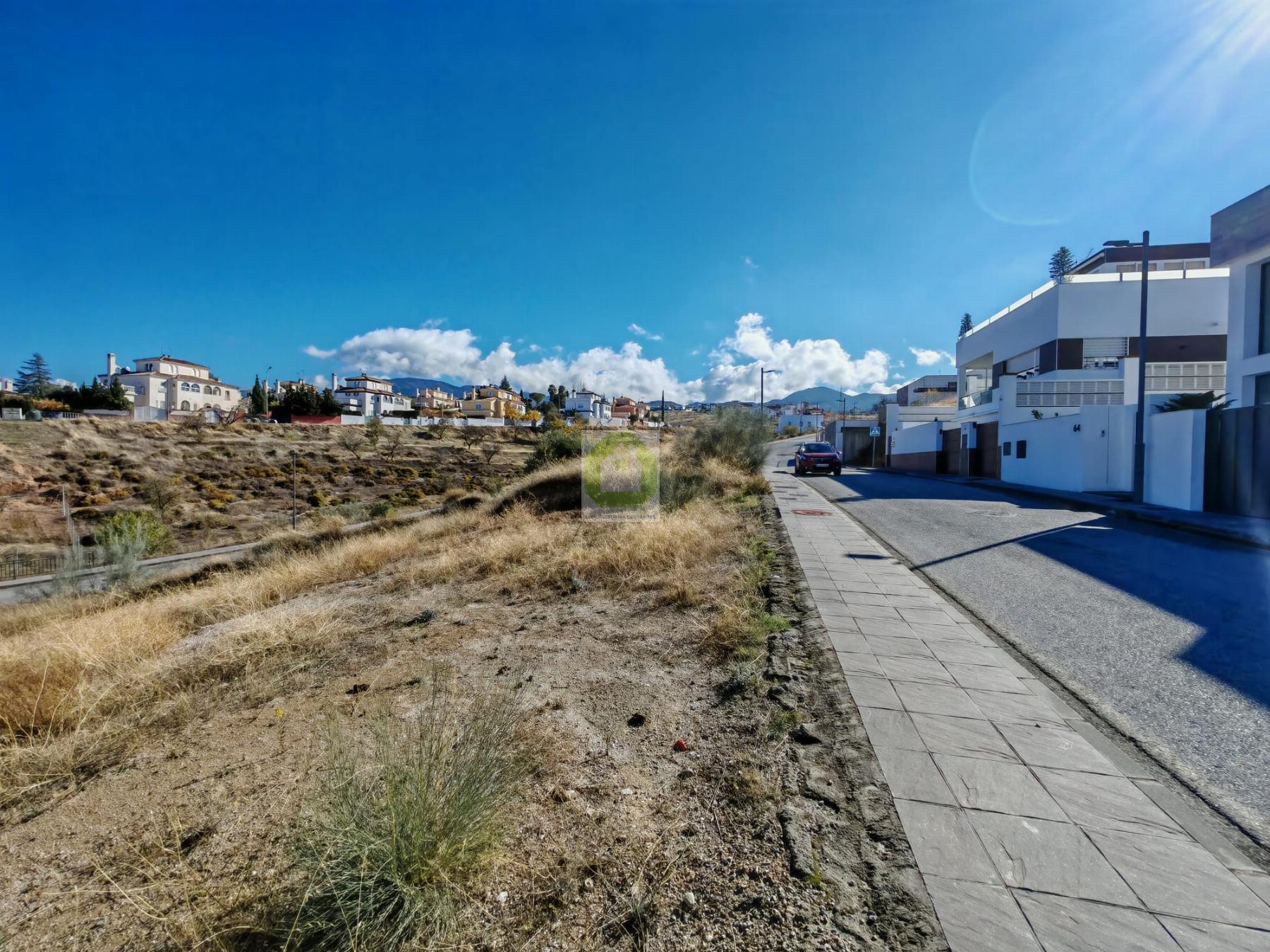 Venta de terreno en La Zubia