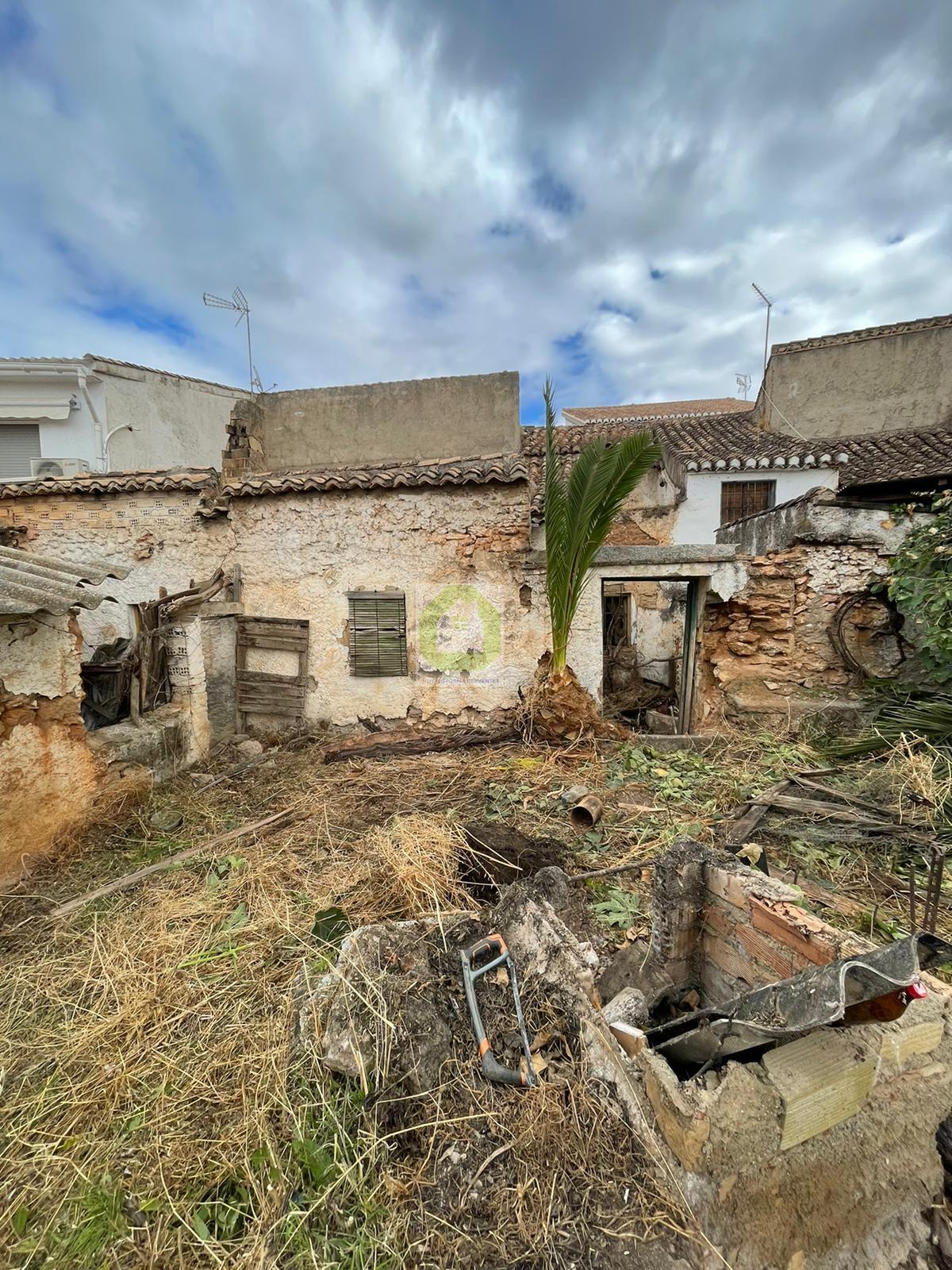 For sale of land in La Zubia
