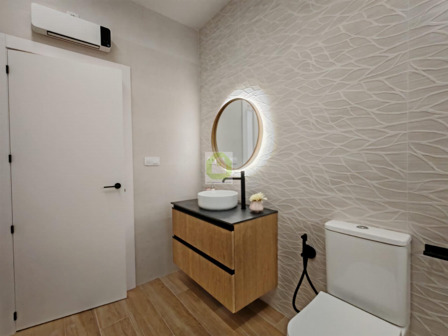 For sale of flat in Granada