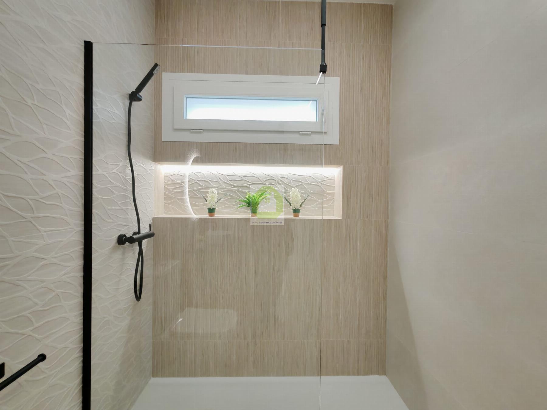 For sale of flat in Granada