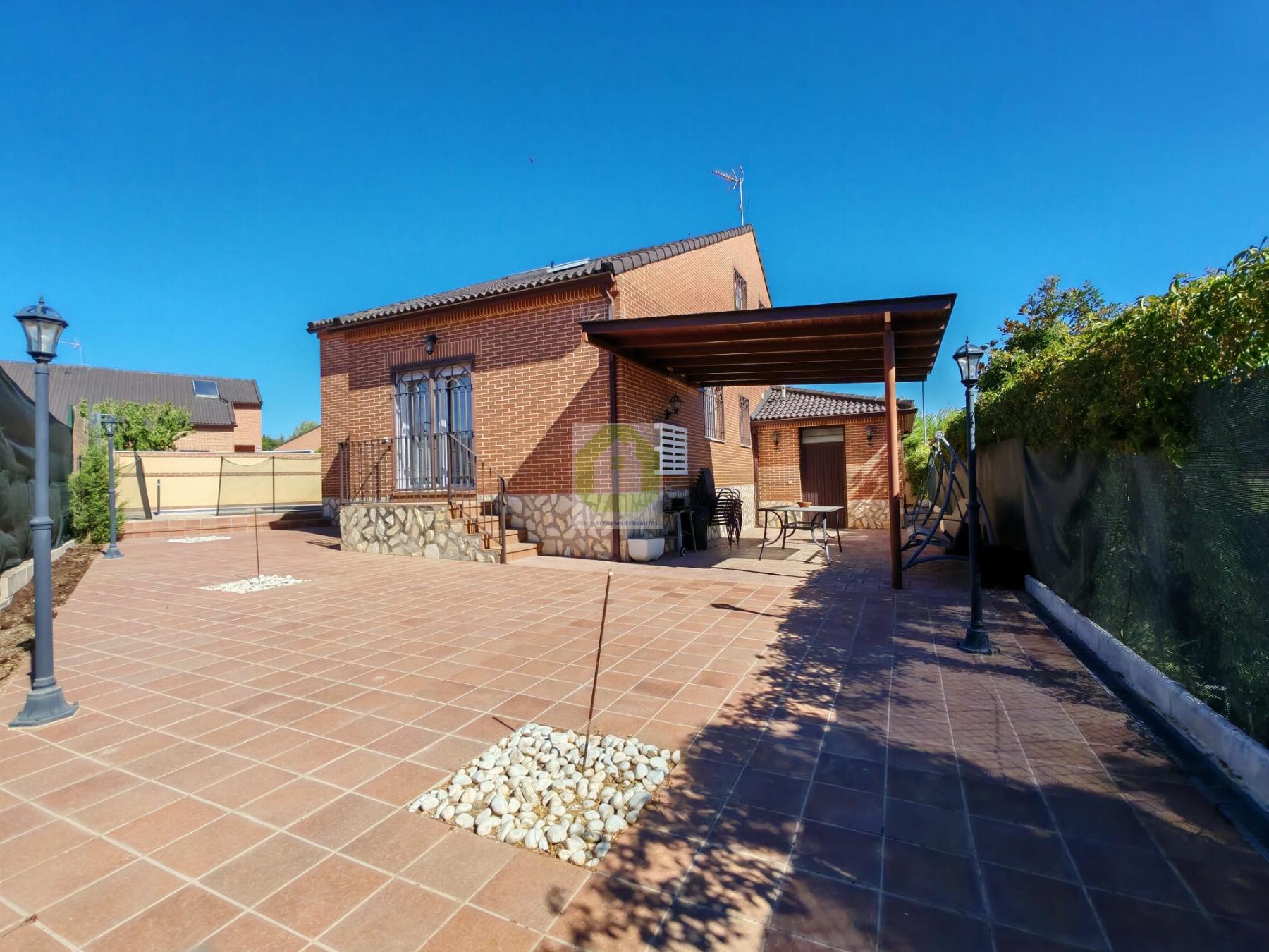 Venta de chalet en Olías del Rey