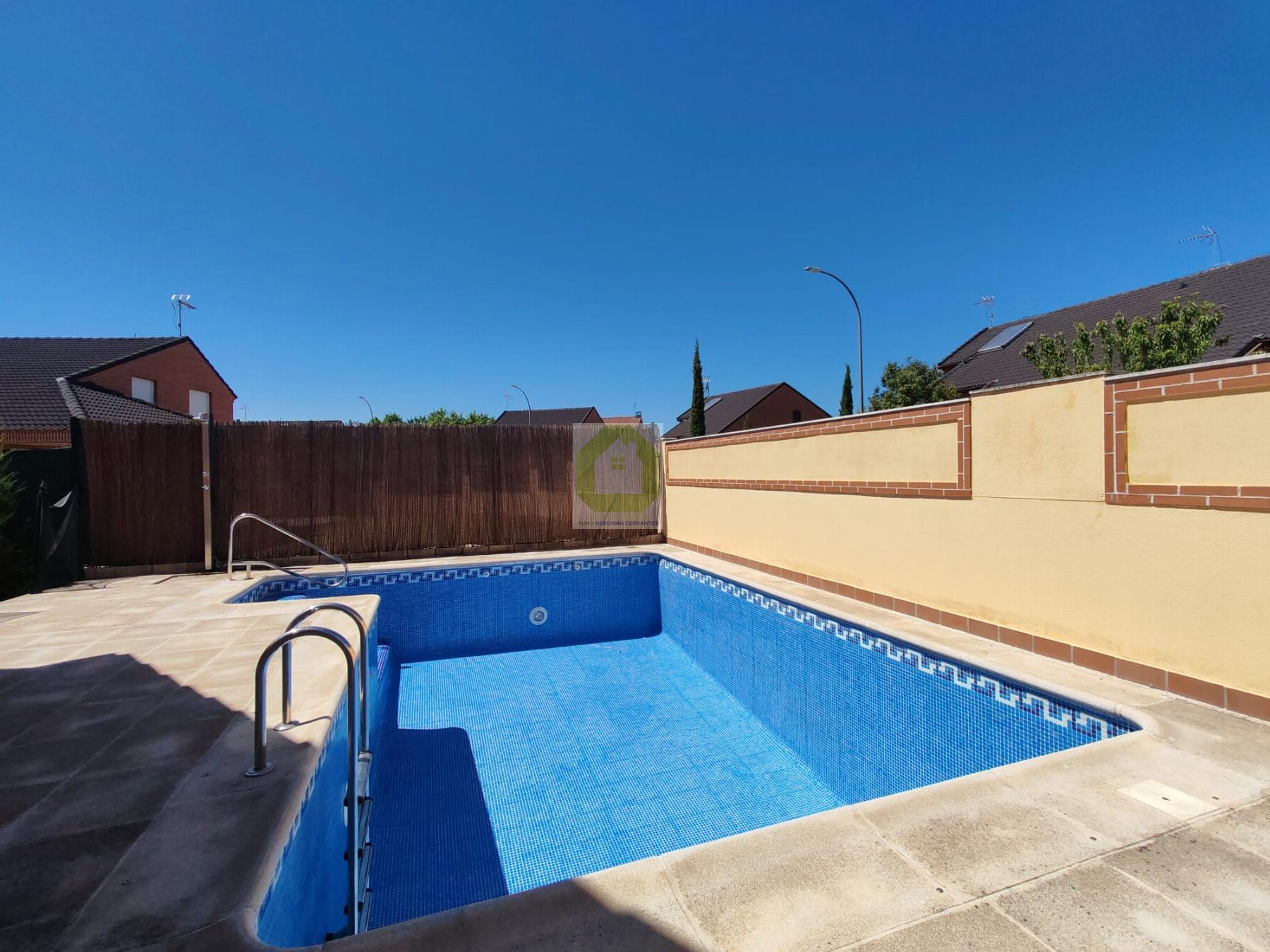 Venta de chalet en Olías del Rey