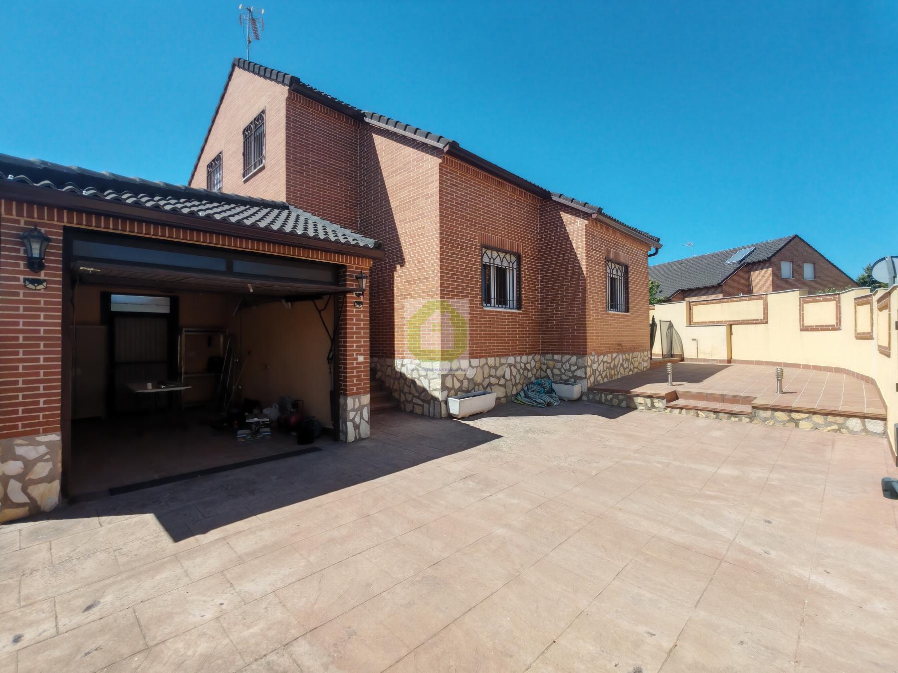 Venta de chalet en Olías del Rey