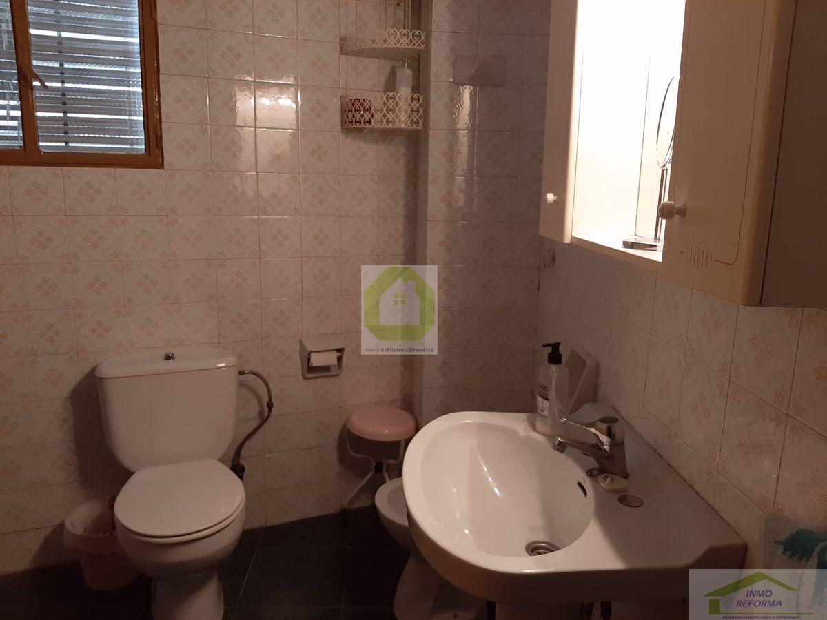 For sale of house in Guadahortuna