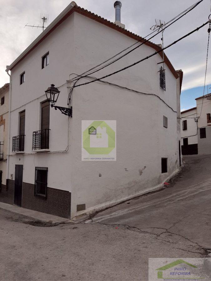 Venta de casa en Guadahortuna