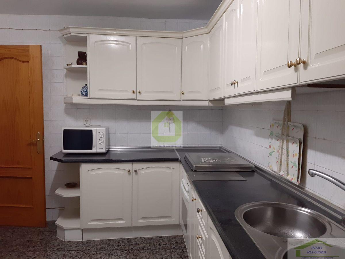 For sale of house in Guadahortuna