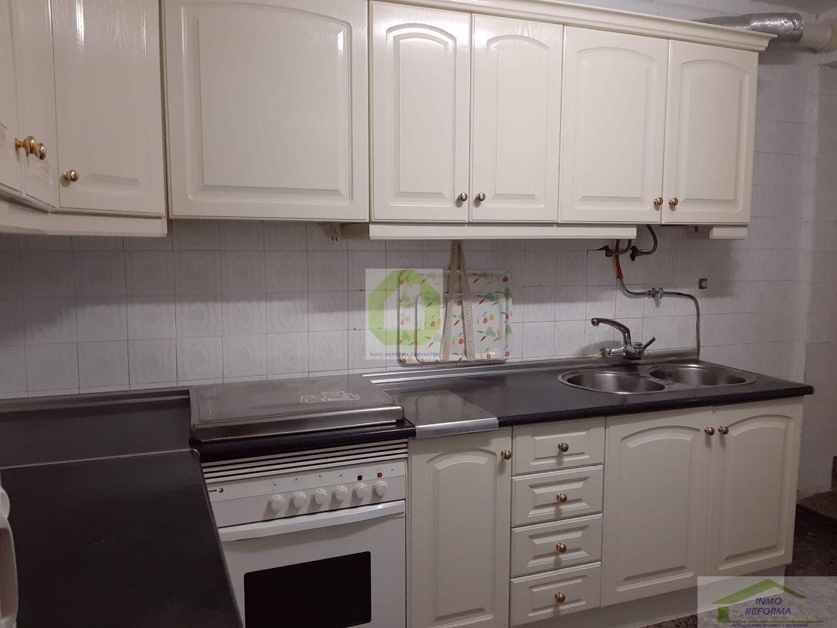 For sale of house in Guadahortuna