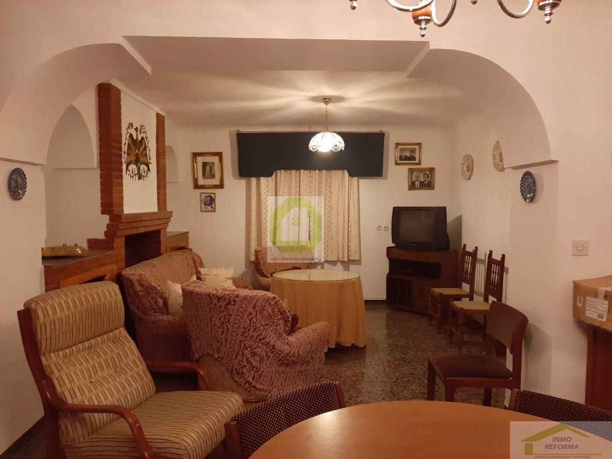 For sale of house in Guadahortuna