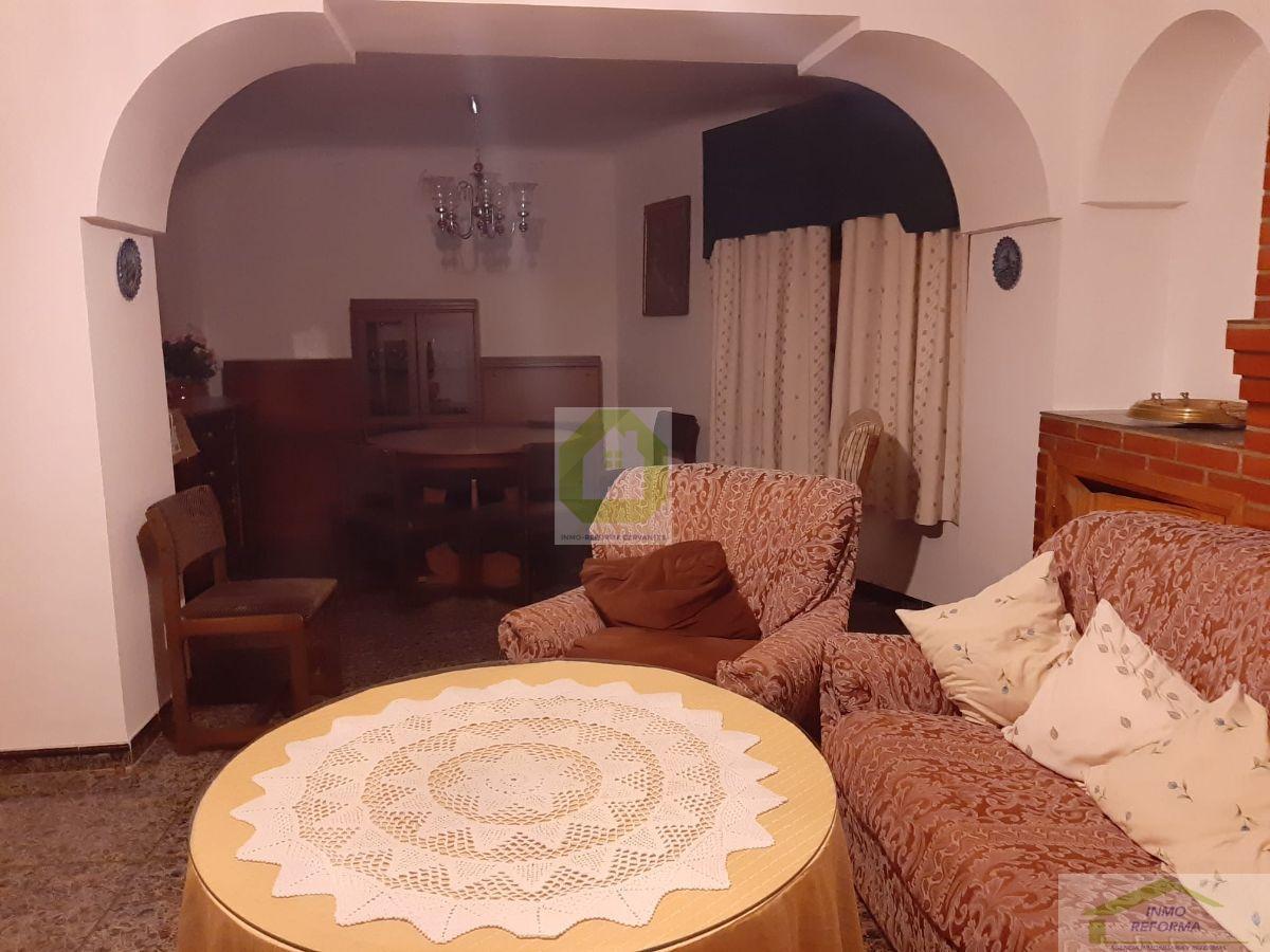 For sale of house in Guadahortuna