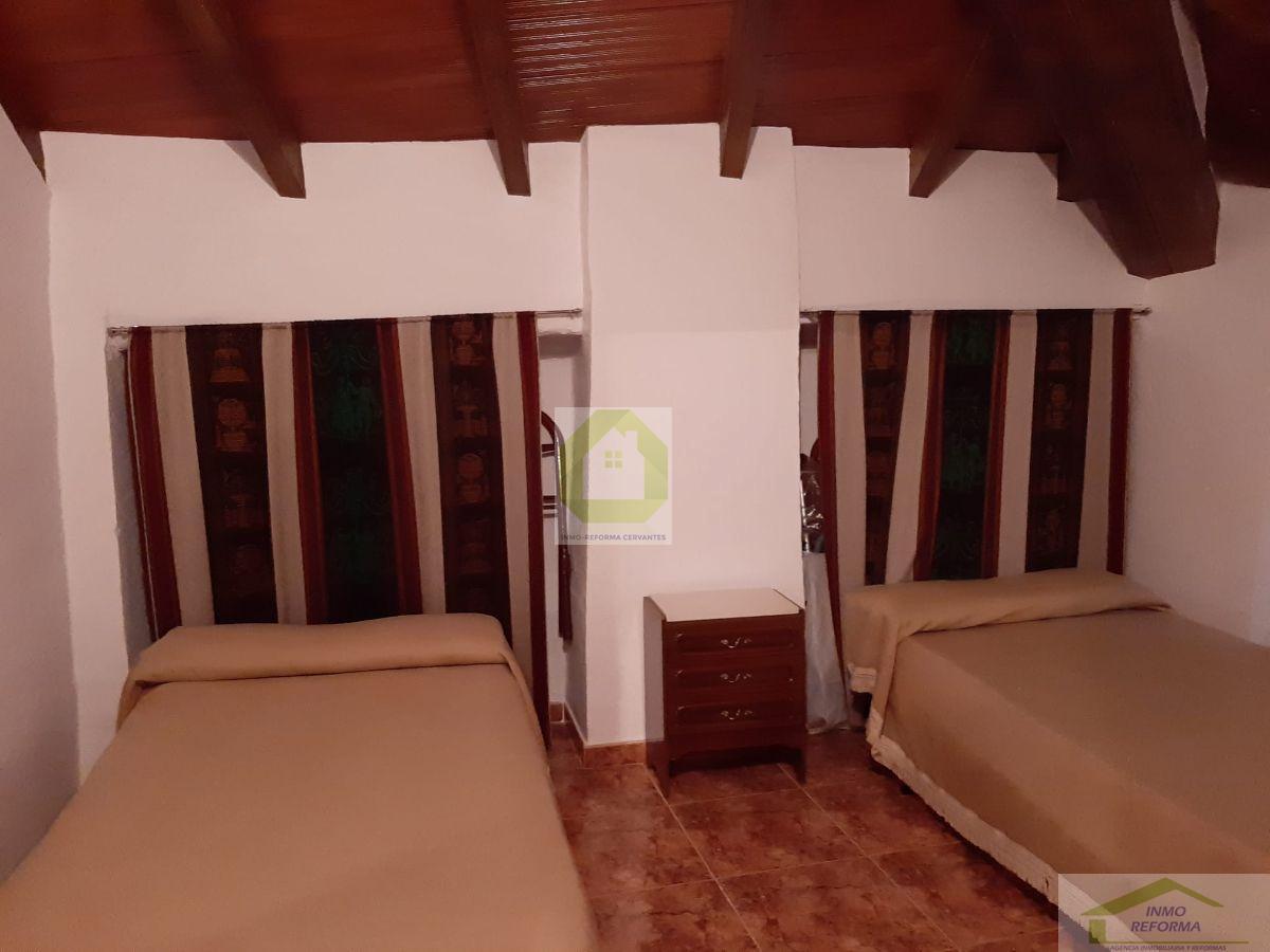 For sale of house in Guadahortuna