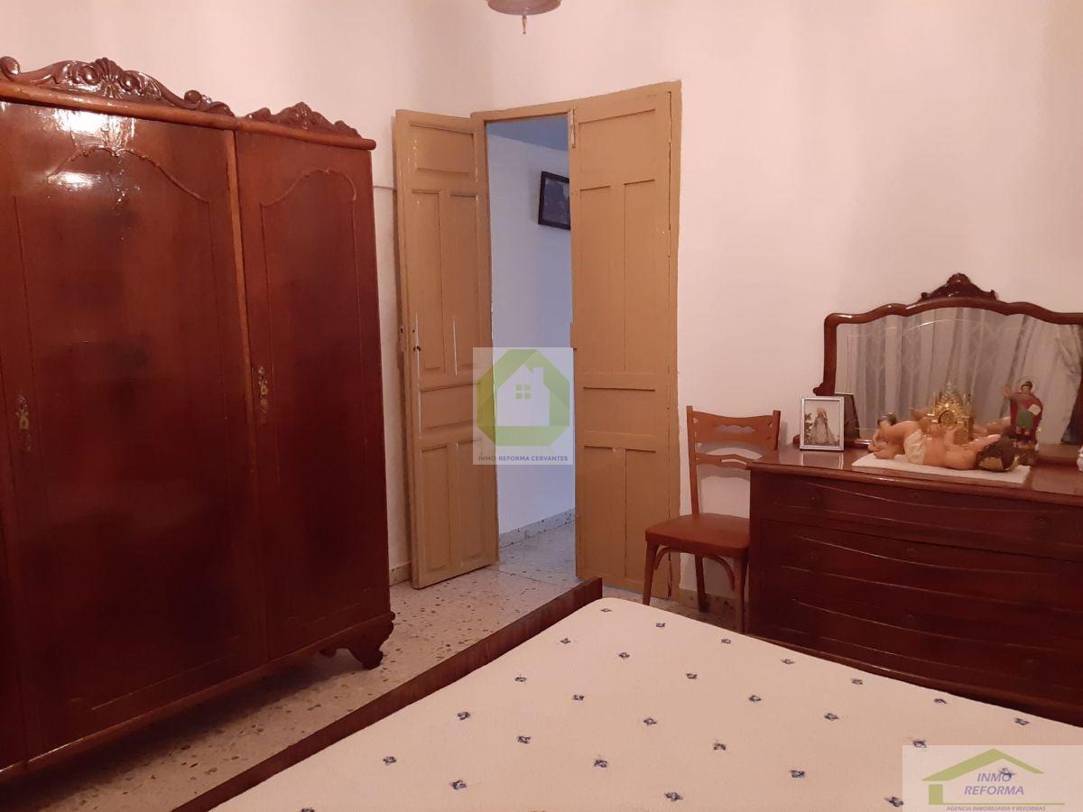 For sale of house in Guadahortuna