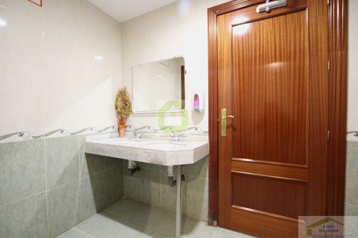 For sale of commercial in Quéntar
