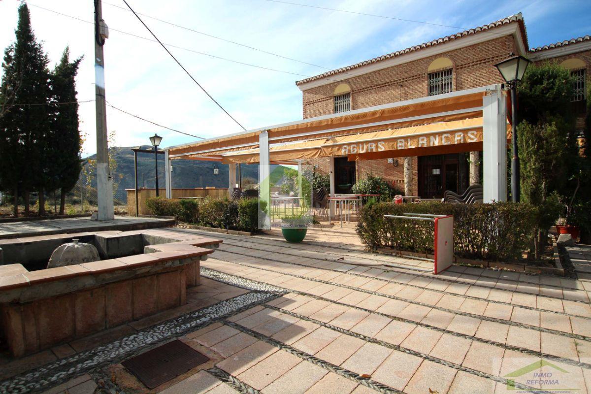 For sale of commercial in Quéntar