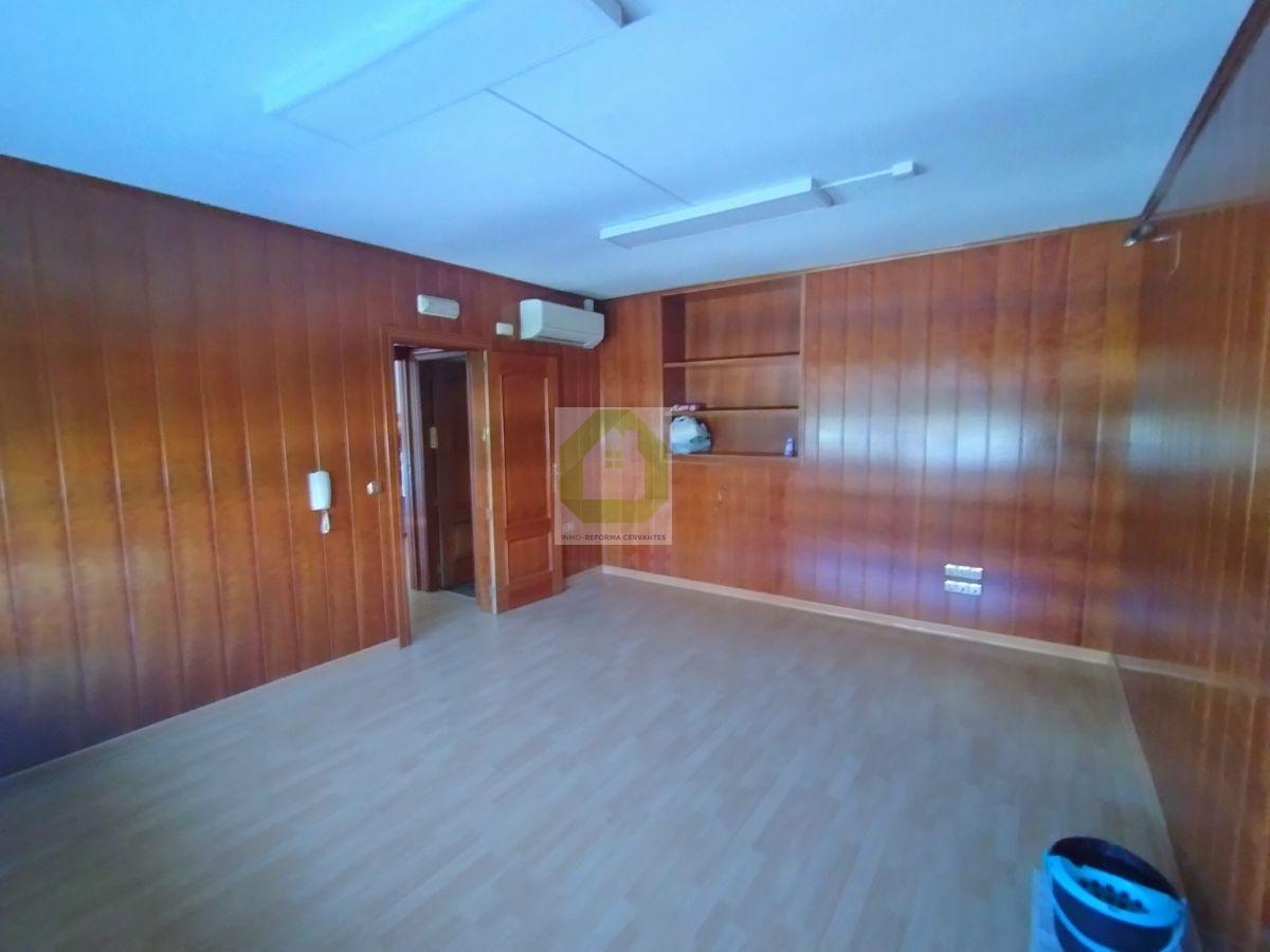 For rent of office in Granada