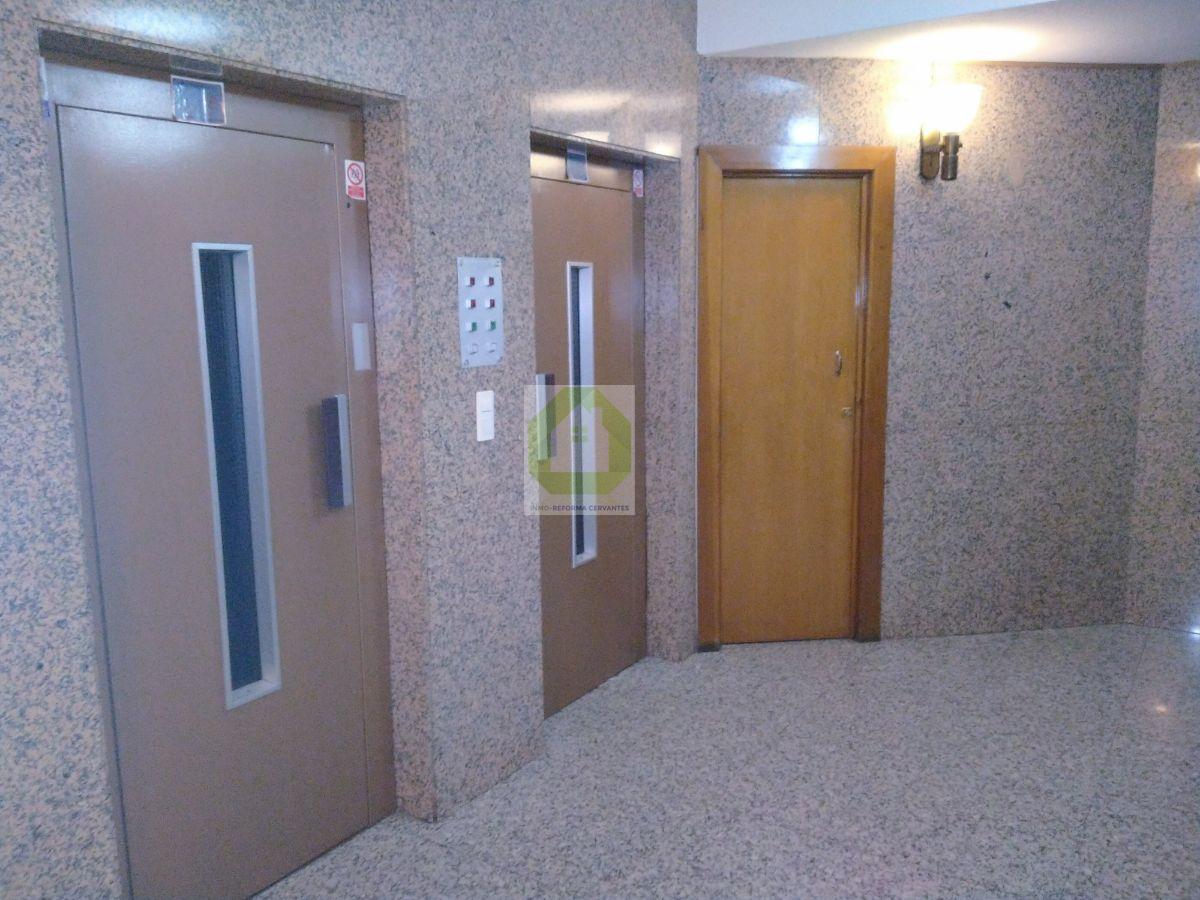 For rent of office in Granada