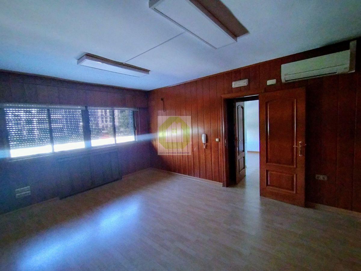 For rent of office in Granada