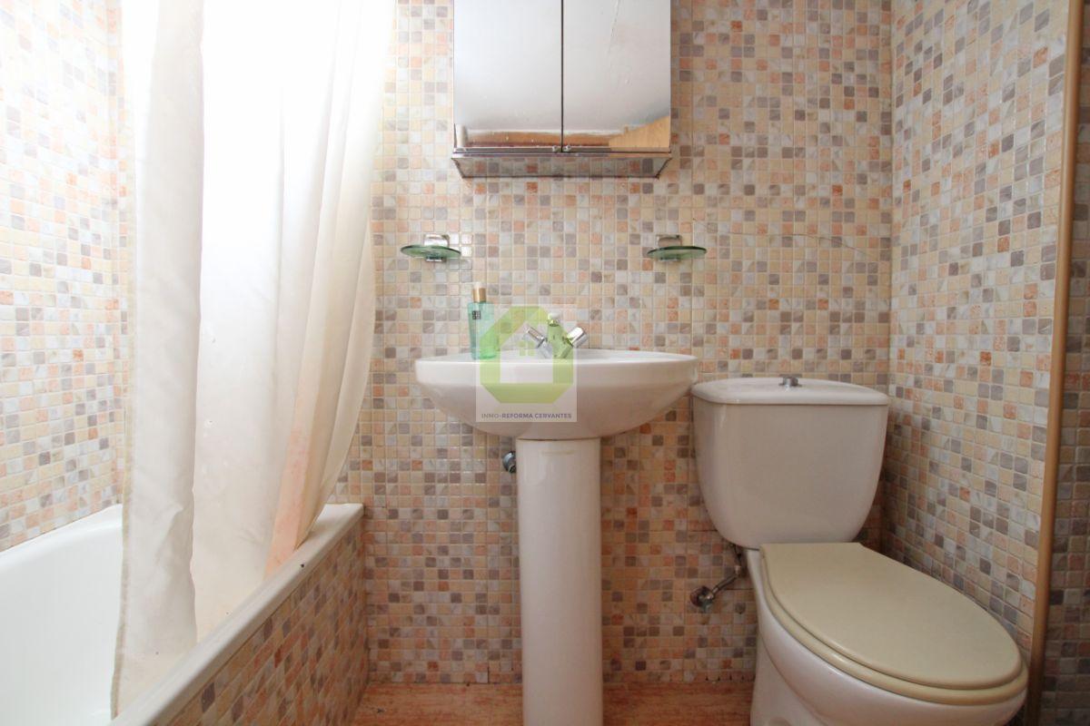 For sale of house in Granada