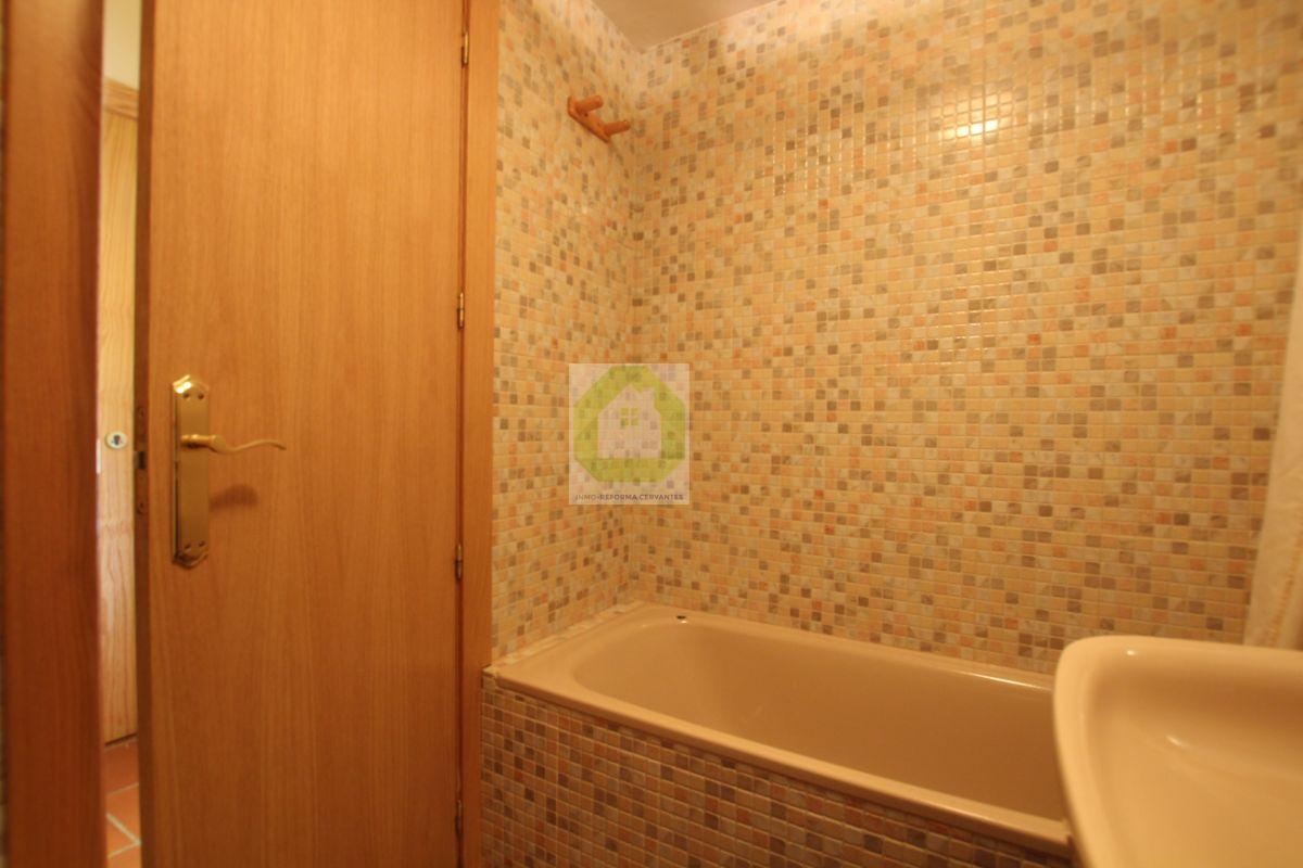 For sale of house in Granada