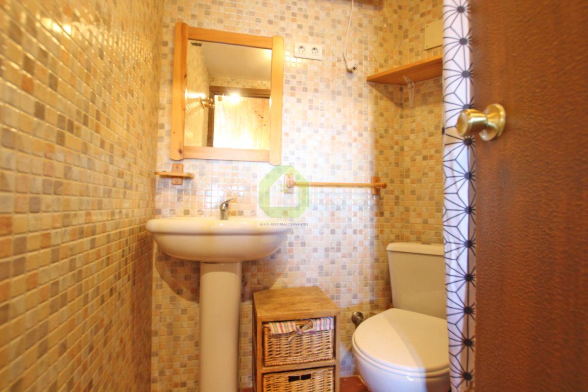 For sale of house in Granada