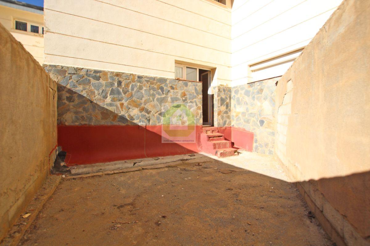 For sale of house in Granada
