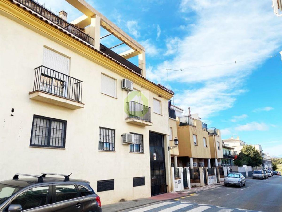 For sale of flat in Cájar