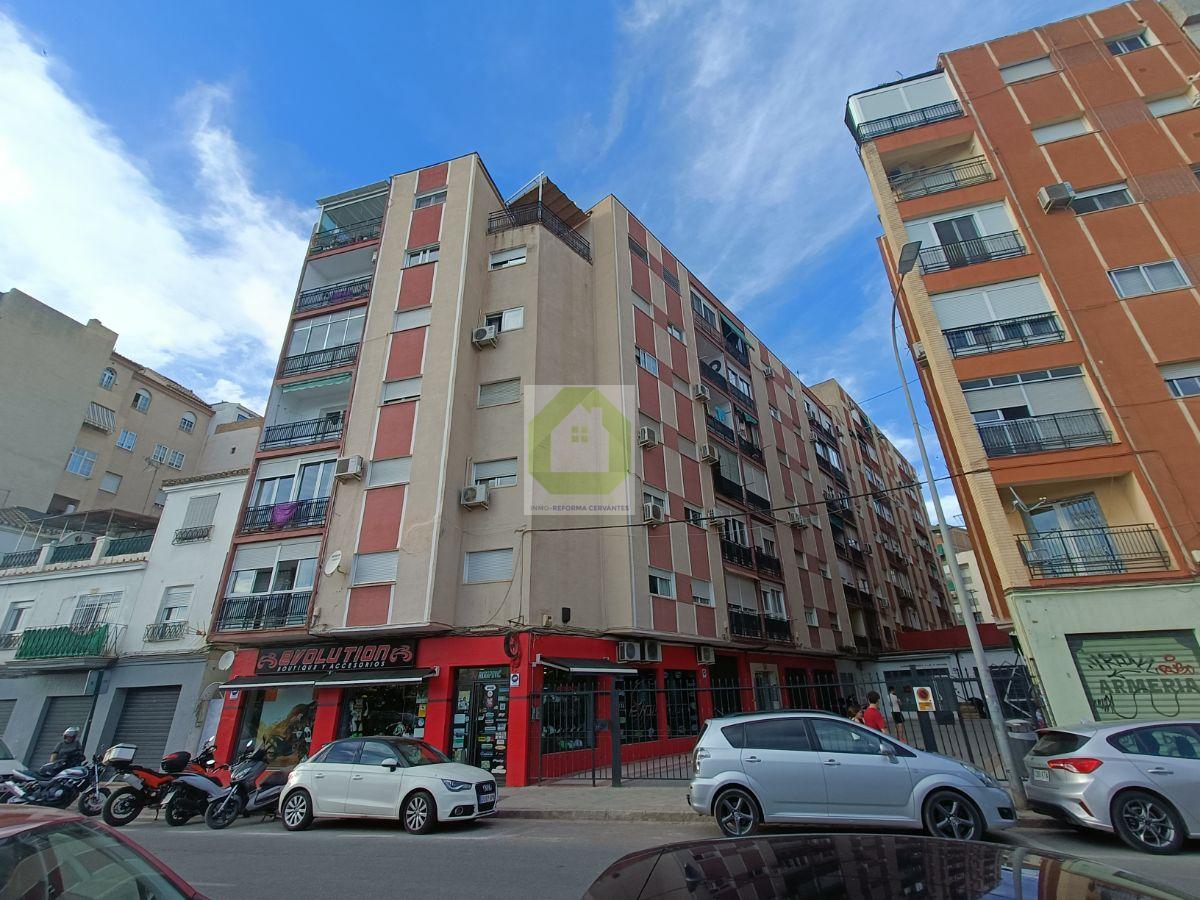 For sale of flat in Granada