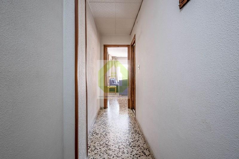 For sale of flat in Granada