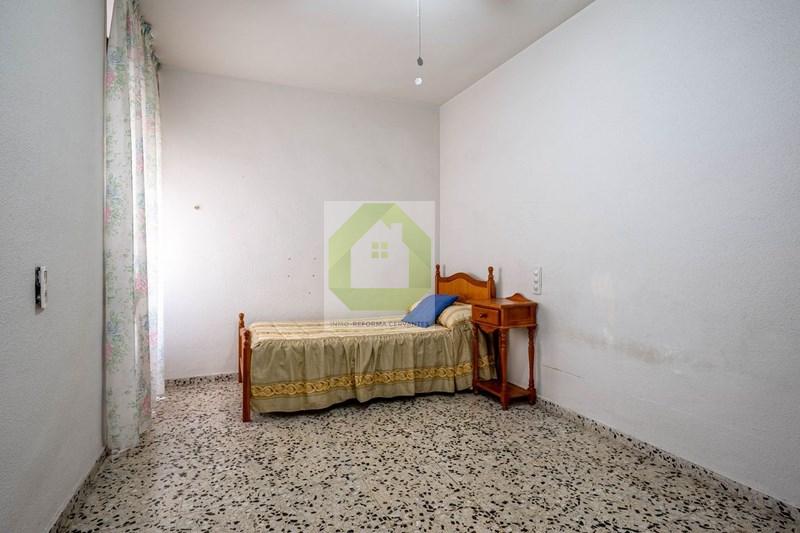For sale of flat in Granada