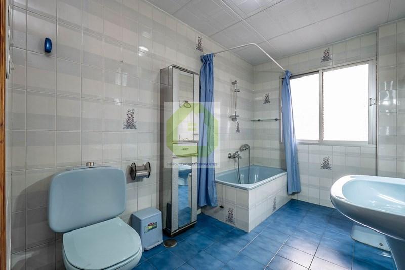 For sale of flat in Granada
