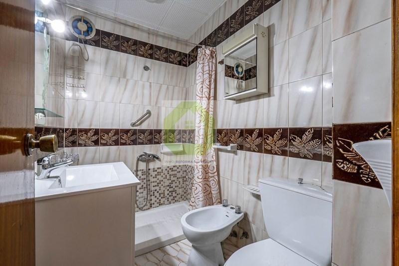 For sale of flat in Granada