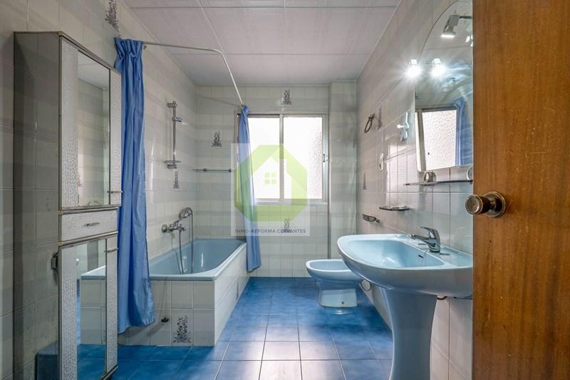 For sale of flat in Granada