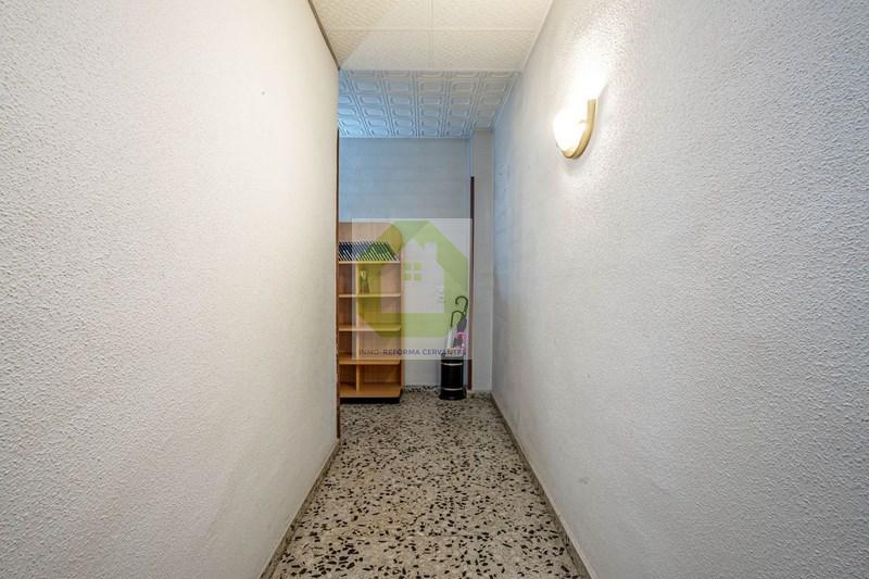 For sale of flat in Granada