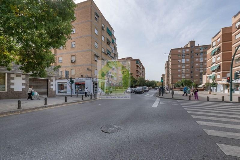 For sale of flat in Granada