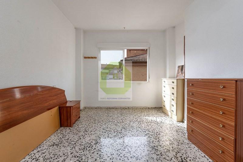 For sale of flat in Granada