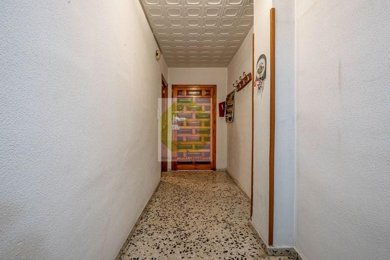 For sale of flat in Granada