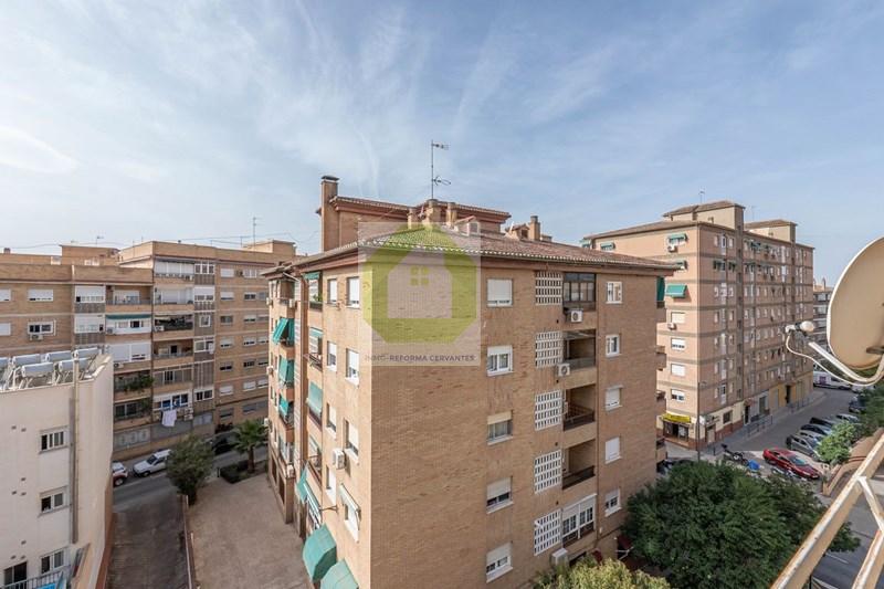 For sale of flat in Granada