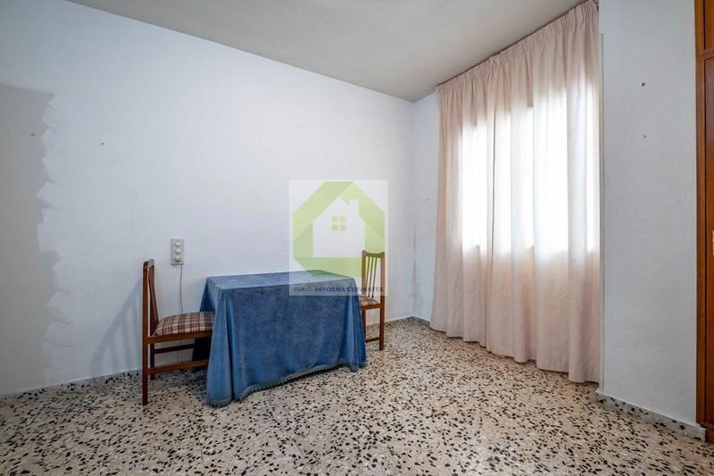 For sale of flat in Granada