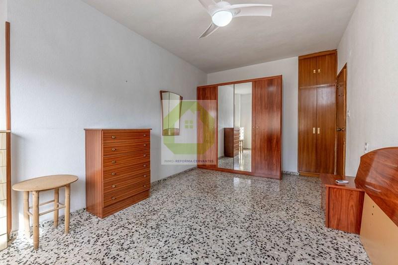 For sale of flat in Granada
