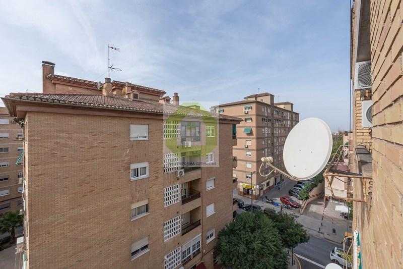 For sale of flat in Granada