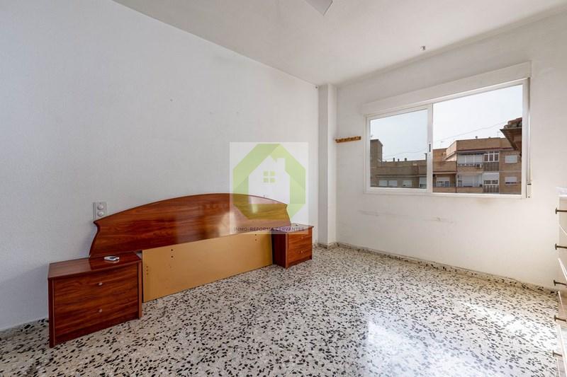 For sale of flat in Granada