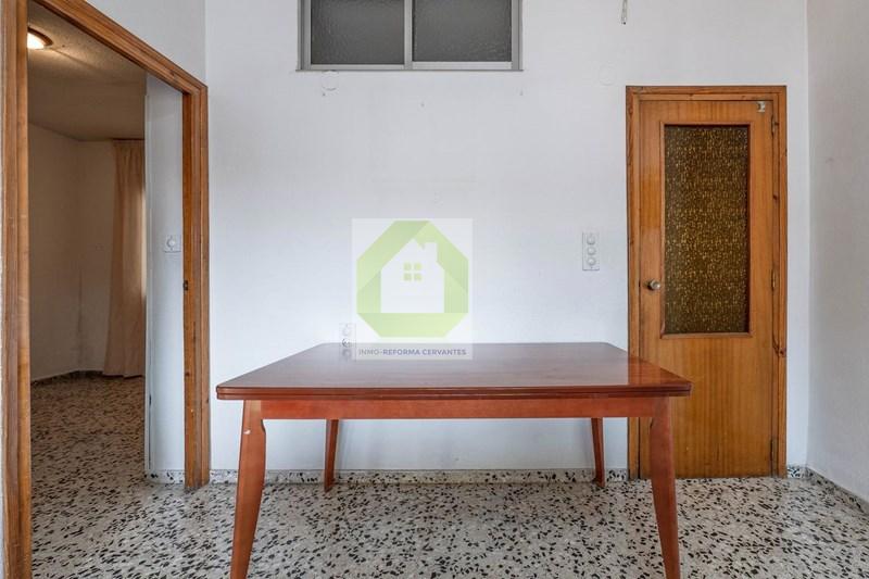 For sale of flat in Granada