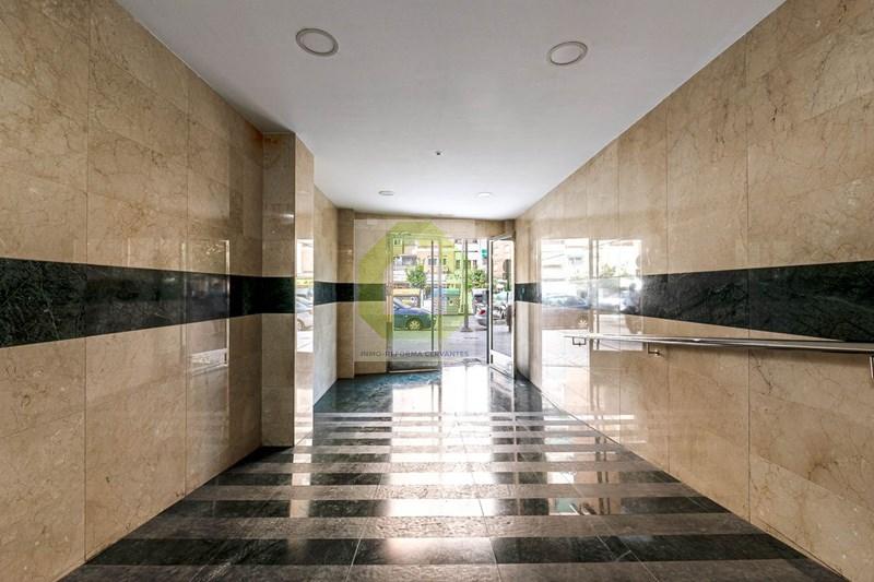 For sale of flat in Granada