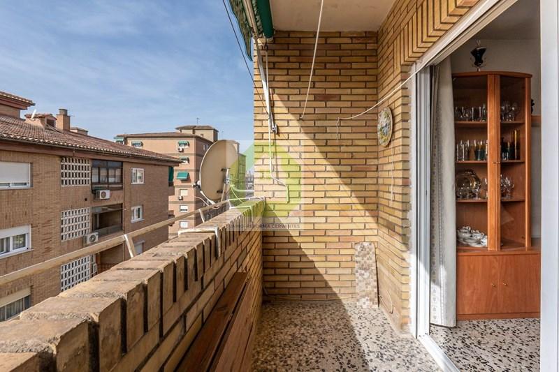 For sale of flat in Granada