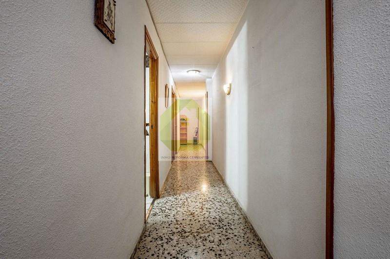 For sale of flat in Granada