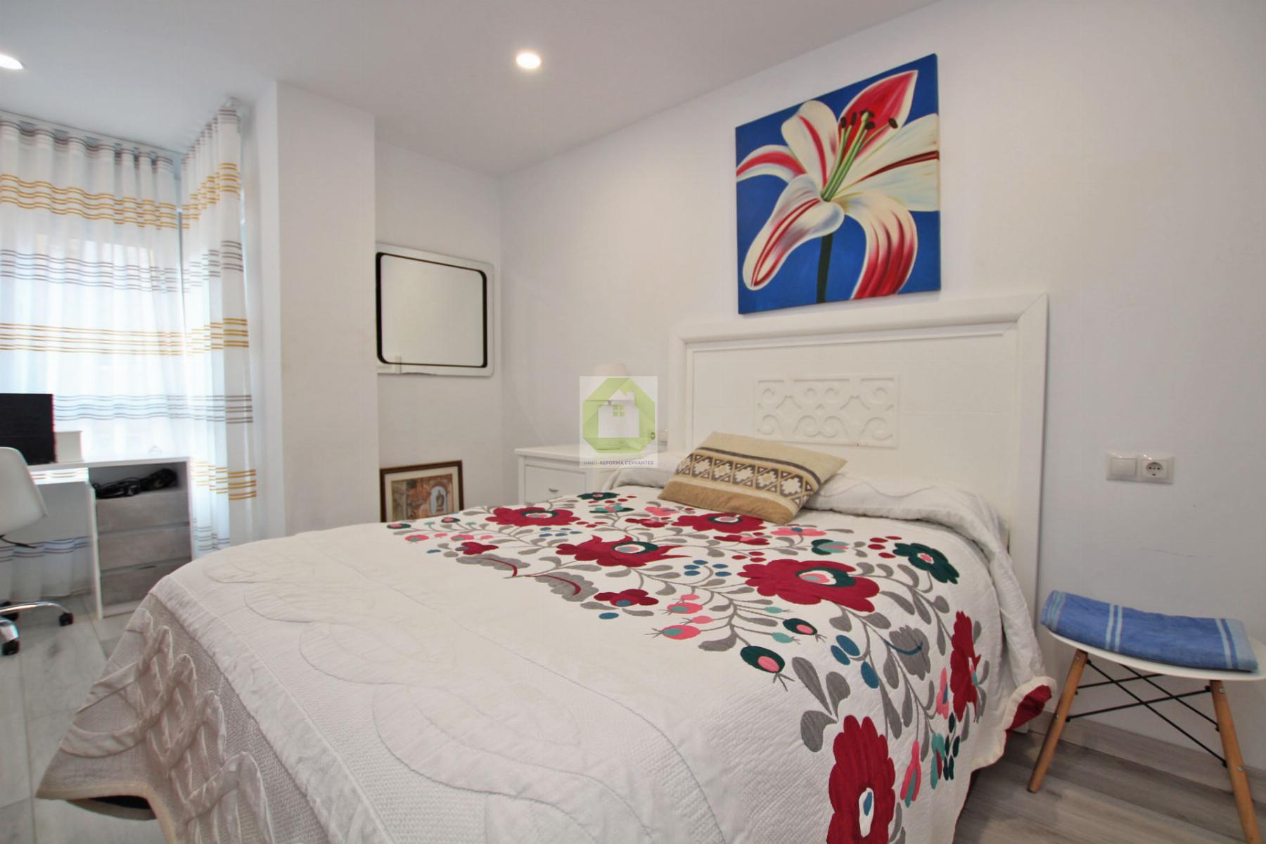 For sale of flat in Granada