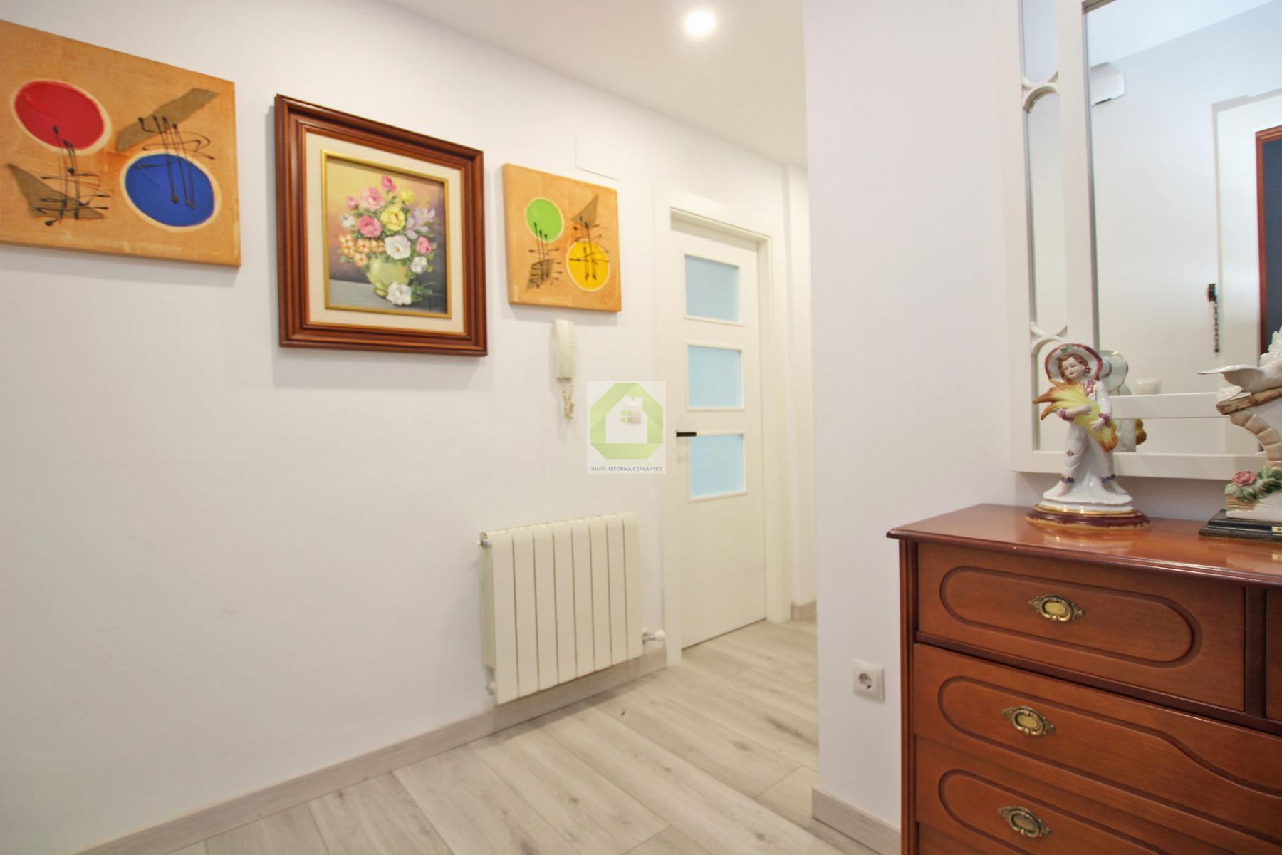 For sale of flat in Granada